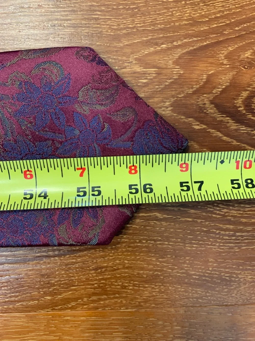 Buckingham Neck Tie Men’s W: 4” L: 57” Maroon Purple Floral Pattern